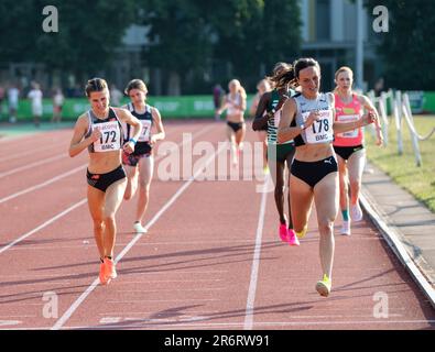 Rebekah Greene (178) aus Neuseeland, die beim britischen Milers Club Grand Prix am A-Rennen der Frauen 1500m teilnimmt, Paula Ratcliffe Stadium, Loughboroug Stockfoto