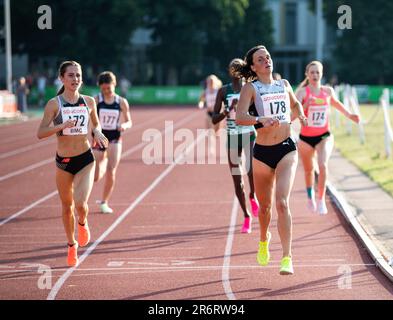 Rebekah Greene (178) aus Neuseeland, die beim britischen Milers Club Grand Prix am A-Rennen der Frauen 1500m teilnimmt, Paula Ratcliffe Stadium, Loughboroug Stockfoto