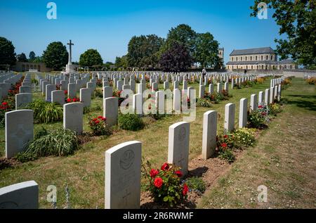 Ranville CWGC Normandy France Juni 202 Ranville war Cemetery ist ein Friedhof aus dem Zweiten Weltkrieg der Commonwealth-Soldaten in Frankreich, der sich 1 in Ranville befindet Stockfoto