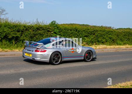 2006 MARTINI Auto 01. Silver Porsche 911 Carrera 2 S; Classic & Performance Motor Show im Hoghton Tower; Supercar Showtime Juni 2023 Stockfoto