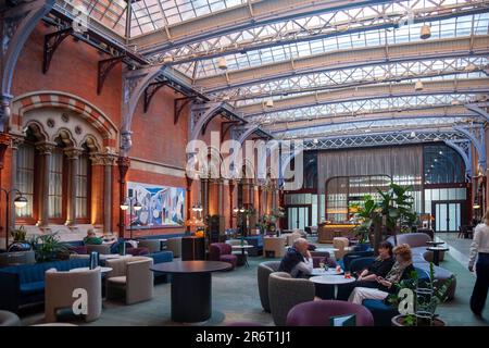 St Pancras Renaissance Hotel Foyer in Kings Cross - London UK Stockfoto