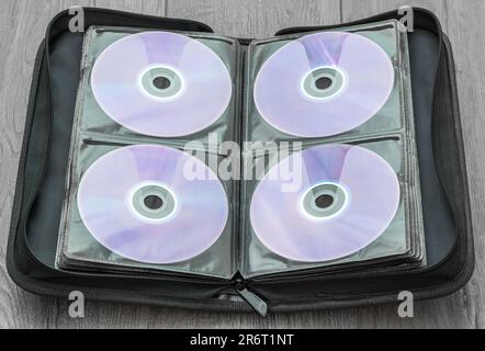 Eine alte Hülle zur Aufbewahrung einer Disk-Sammlung Stockfoto