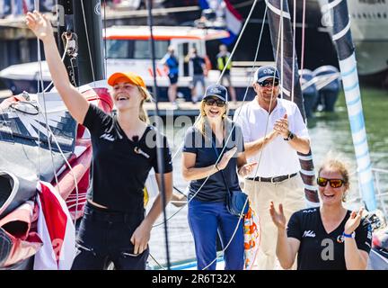 Scheveningen, Niederlande. 11. Juni 2023 SCHEVENINGEN - König Willem-Alexander und Königin Maxima besuchen das Ende der sechsten Etappe des Ocean Race. Das Ocean Race ist einer der größten Segelturniere der Welt. ANP JEFFREY GROENEWEG netherlands Out - belgium Out Credit: ANP/Alamy Live News Stockfoto