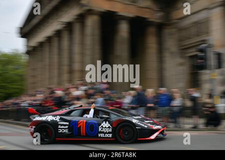 Edinburgh Scotland, Vereinigtes Königreich, 11. Juni 2023. Hochleistungsautos fahren zu Beginn der Gumball 3000 European Tour durch die Stadt. Live-Nachrichten von sst/alamy Stockfoto