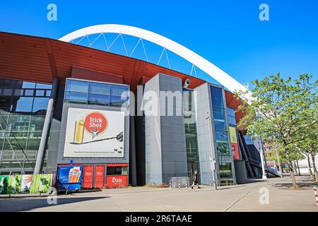 Köln (Köln), Deutschland - Juni 6. 2023: Schöne moderne deutsche Veranstaltungshalle Lanxess Arena Stockfoto