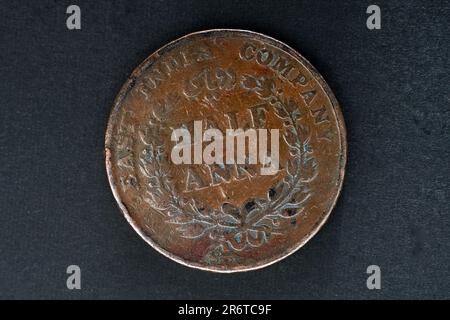 04 11 2014 East India Company Half-anna Coin Minted 1835 Studio Shot Kalyan Maharashtra Indien Asien. Stockfoto