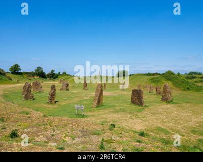 Steinkreis auf dem Schinkenhügel, erbaut vom Millenium Project, um an die Jahrhunderte des Steinbruchs auf dem Ham Hill und die Steinmetze zu erinnern, die hier gearbeitet haben Stockfoto