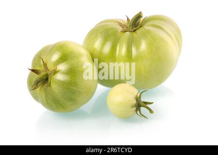 Drei Gemüse aus grünen Tomaten, isoliert auf weißem Hintergrund Stockfoto