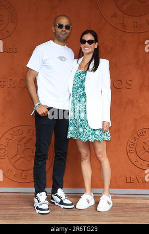 Tony Parker und Alizé Lim nehmen am 11. Juni 2023 an den French Open 2023 in Roland Garros in Paris Teil. Foto: Nasser Berzane/ABACAPRESS.COM Stockfoto