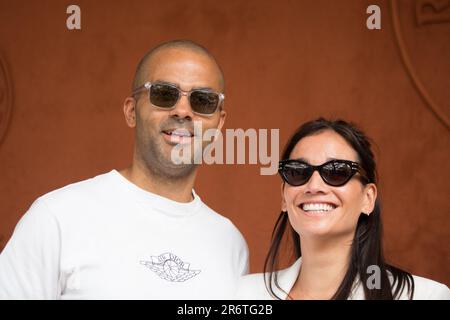 Tony Parker und Alizé Lim nehmen am 11. Juni 2023 an den French Open 2023 in Roland Garros in Paris Teil. Foto: Nasser Berzane/ABACAPRESS.COM Stockfoto