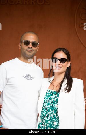 Tony Parker und Alizé Lim nehmen am 11. Juni 2023 an den French Open 2023 in Roland Garros in Paris Teil. Foto: Nasser Berzane/ABACAPRESS.COM Stockfoto