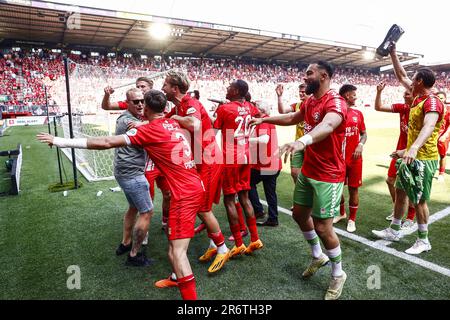 ENSCHEDE – Spieler des FC Twente feiern am 11. Juni 2023 im Stadion De Grolsch Veste in Enschede, Niederlande, den Sieg im Finale des europäischen Fußballs zwischen dem FC Twente und Sparta Rotterdam. ANP VINCENT JANNINK Stockfoto