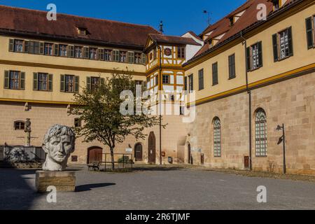 TUBINGEN, DEUTSCHLAND - 31. AUGUST 2019: Innenhof des Schlosses Hohentubingen in Tubingen Stockfoto