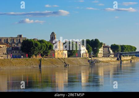 Rhone, Blick auf die Altstadt, Arles, Bouches-du-Rhone, Provence, Südfrankreich Stockfoto