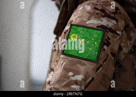 Cocos (Keeling) Islands Soldier, Soldier mit der Flagge Cocos (Keeling) Islands, Cocos (Keeling) Islands Flagge auf einer Militäruniform, Cocos (Keeling) Island Stockfoto