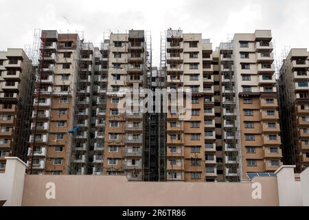 Ein modernes mehrstöckiges Wohnkomplex-Gebäude Bengaluru Bangalore, Karnataka, Südindien, Indien, Asien Stockfoto