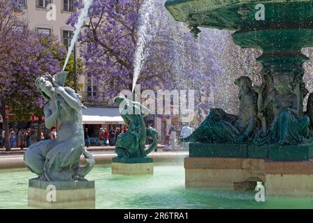 Lissabon, Portugal - Juni 02 2018: Brunnen auf dem Rossio-Platz. Stockfoto