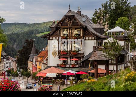 TRIBERG, DEUTSCHLAND - 2. SEPTEMBER 2019: Blick auf das Dorf Triberg in Baden-Württemberg Stockfoto