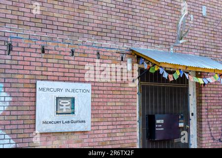 NEW ORLEANS, LA, USA - 10. JUNI 2023: Eintritt zu Mercury Lab Guitars, einem kundenspezifischen Gitarrenladen im Viertel Bywater Stockfoto