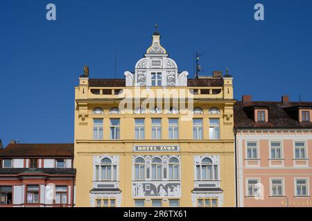 Ceske Budejovice, Böhmen, Tschechische Republik - Mai 28 2023: Hotel Zvon, ein Grandhotel am Platz Premysl Otakar II. Stockfoto