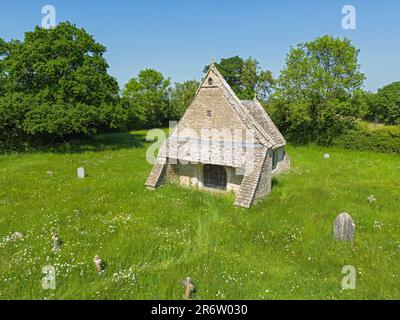 Allerheiligen-Kirche Leigh Cricklade Wiltshire, mittelalterliche Kirche in der Nähe der Quelle der Themse Stockfoto