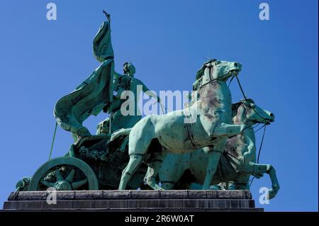 Quadriga am Triumphbogen im Jubilee-Park, Parc du Cinquantenaire, Brüssel, Belgien Stockfoto