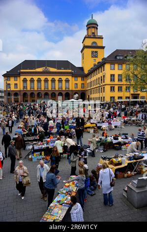 Flohmarkt vor dem Rathaus, Witten, Nordrhein-Westfalen, Deutschland Stockfoto