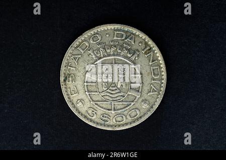 11 04 2017 Vintage ESTADO·da·INDIA 3$00 ist 3 Escudos Portugiesisches Studio Shot Lokgram Kalyan Maharashtra Indien Asien. Stockfoto