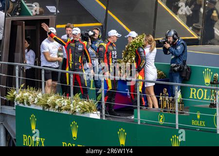 Le Mans, Frankreich. 11. Juni 2023. 07 CONWAY Mike (gbr), KOBAYASHI Kamui (jpn), LOPEZ José Maria (arg), Toyota Gazoo Racing, Toyota GR010 - Hybrid, Portrait, feiern Sie auf dem Podium der 24 Stunden von Le Mans 2023 auf dem Circuit des 24 Heures du Mans am 11. Juni 2023 in Le Mans, Frankreich – Foto Alexandre Guillaumot/DPPI Kredit: DPPI Media/Alamy Live News Stockfoto