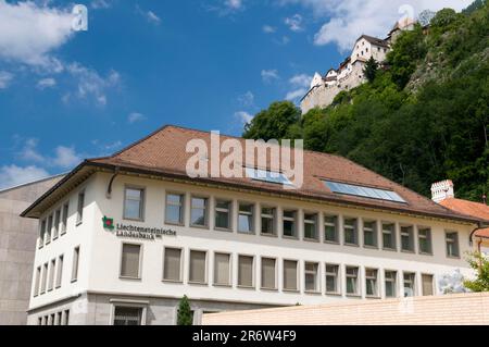 Burg Liechtenstein, Liechtensteinische Landesbank, Vaduz, Fürstentum Liechtenstein, Fürstentum Liechtenstein Stockfoto