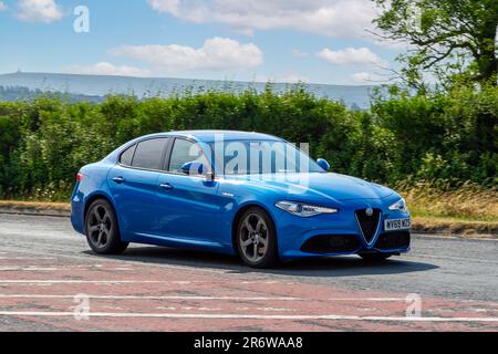 ALFA ROMEO GIULIA BENZINBLAU auf der Classic & Performance Motor Show im Hoghton Tower Stockfoto