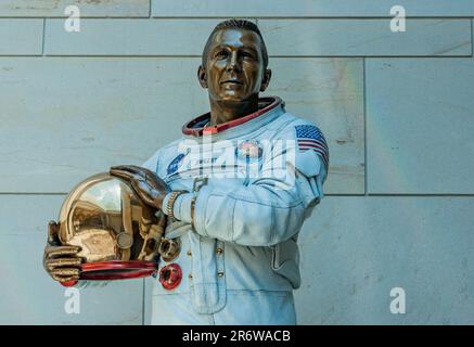 Astronaut John Swigert Jr Statue, US Capitol Building, Washington DC USA Stockfoto