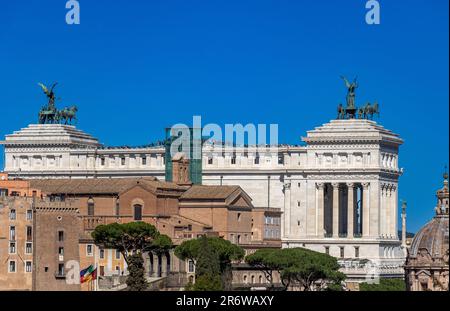 Rückansicht des Denkmals Victor Emmanuel II vom Palatin in Rom, Italien Stockfoto