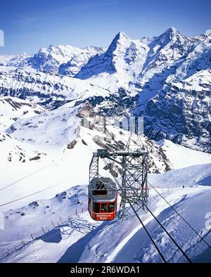 Die Schweiz. Im Kanton Bern. Luftaufnahme. Seilbahn nach Schilthorn. Stockfoto