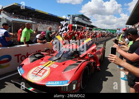 Le Mans, Frankreich. 11. Juni 2023. Nr. 51, Le Mans, Frankreich. , . Die Rennsieger Aleandro Pier Guidi, James Calado, Antonio Giovinazzi, Team Ferrari AF Corse, Ferrari 499P, HYPERCAR-Klasse, das Ferrari AF Corse Team rast in DER HYPERCAR-Klasse in den 24 Stunden des Le Mans Events auf der Rennstrecke de la Sarthe, Le Mans, Frankreich, Raceday 11. JUNI 2023: Aleandro Pier Guidi, James Calado, Antonio Giovinazzi während der 24h. Von Le Mans am 11. 2023. Juni auf dem Circuit de la Sarthe, gebührenpflichtiges Bild, Foto Copyright © Geert FRANQUET/ATP images (FRANQUET Geert /ATP/SPP) Credit: SPP Sport Press Photo. Stockfoto