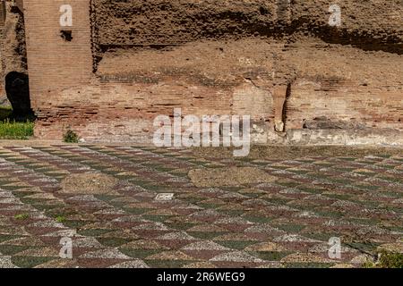 Reich verzierte Bodenmosaike in den Caracalla-Bädern, die Caracalla-Bäder waren die zweitgrößte antike Therme in Rom, Italien Stockfoto