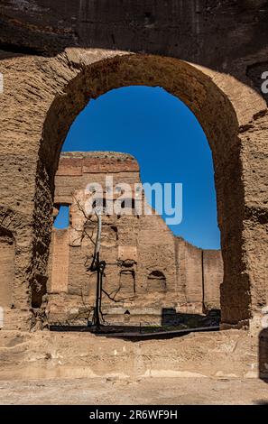 Ruinen der Caracalla-Bäder oder Terme di Caracalla. Die Bäder waren die zweitgrößten öffentlichen römischen Bäder oder Thermen der Stadt, Rom, Italien Stockfoto