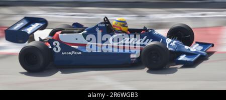 Long Beach, CA - 15. April 2023: Tyrrell 009 beim Long Beach Grand Prix, gefahren von Didier Pironi in der Saison 1979 F1. Stockfoto