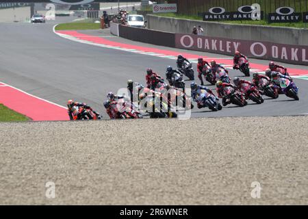 Misano Adriatico, Ita. 11. Juni 2023. Startrennen MotoGP die Fahrer starten vom Startfeld während des MotoGP Oakley Italian Grand Prix Tissot Race Sunday, MotoGP of Italy - auf der Mugello Circuit am 11. Juni 2023 in Scarperien, Italien. (Foto: Fabio Averna/Sipa USA) Guthaben: SIPA USA/Alamy Live News Stockfoto