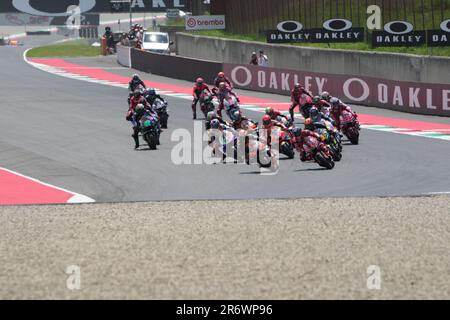 Misano Adriatico, Ita. 11. Juni 2023. Startrennen MotoGP die Fahrer starten vom Startfeld während des MotoGP Oakley Italian Grand Prix Tissot Race Sunday, MotoGP of Italy - auf der Mugello Circuit am 11. Juni 2023 in Scarperien, Italien. (Foto: Fabio Averna/Sipa USA) Guthaben: SIPA USA/Alamy Live News Stockfoto