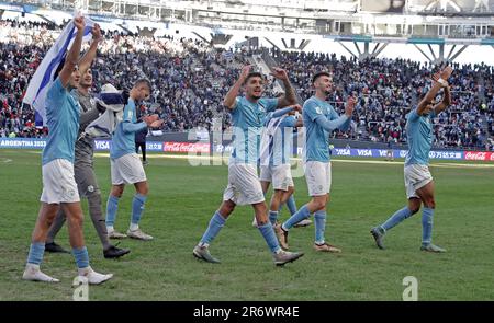 La Plata, Argentinien. 11. Juni 2023. Die israelischen Spieler feiern, nachdem sie die Republik Korea 3-1 besiegt haben, und erhalten beim Fußballspiel der FIFA U-20 Fußball Argentinien 2023 zwischen Israel und der Republik Korea am 11. Juni 2023 im Stadion Diego Armando Maradona in La Plata, Argentinien, den dritten Platz. Kredit: Alejandro Pagni/Alamy Live News Stockfoto