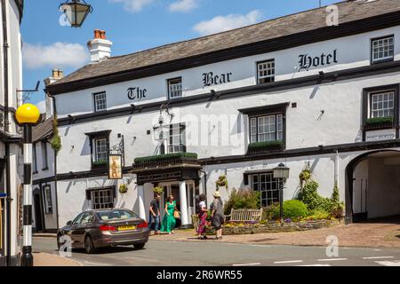 The Bear Hotel ein Gasthaus aus dem 18. Jahrhundert in der Marktstadt Powys in Crickhowell South Wales in der Beaufort Street Stockfoto