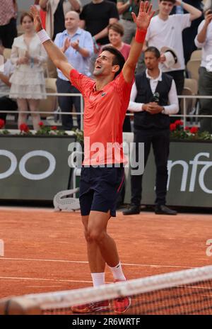 Paris, Frankreich. 11. Juni 2023. Novak Djokovic aus Serbien feiert seinen Sieg gegen den viertplatzierten Casper Ruud aus Norwegen bei den French Tennis Open in Paris, Frankreich, am Sonntag, den 11. Juni 2023. Djokovic gewann den Wettbewerb 7-6, 6-3, 7-5. Foto: Maya Vidon-White/UPI Credit: UPI/Alamy Live News Stockfoto