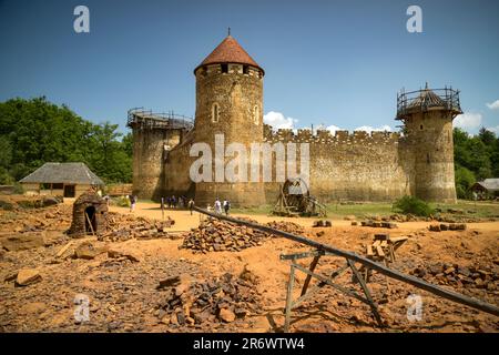 Guedelon - Frankreich - Mai 2023: Blick auf den mittelalterlichen Bau von Guedelon in Bourgogne in Frankreich Stockfoto