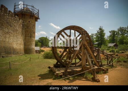 Guedelon - Frankreich - Mai 2023: Blick auf den mittelalterlichen Bau von Guedelon in Bourgogne in Frankreich Stockfoto