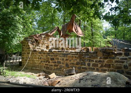 Guedelon - Frankreich - Mai 2023: Blick auf den mittelalterlichen Bau von Guedelon in Bourgogne in Frankreich Stockfoto