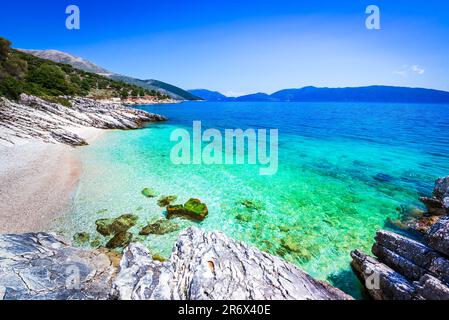 Kefalonia, Griechenland. Paralia NICI ist ein kleiner wilder, malerischer Strand auf der Insel Cephalonia, griechisch-Ionisches Archipel Stockfoto