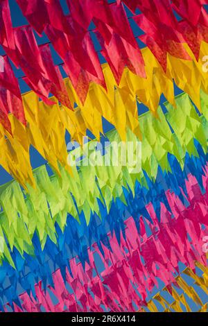 Farbenfrohe Flaggen von junipartys (Festas juninas oder Festmahl des heiligen johannes) Stockfoto