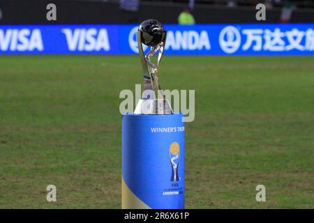 La Plata, Argentinien. 11. Juni 2023. Die Trophäe FIFA wird vor dem Spiel zwischen Uruguay und Italien für die FIFA U-20 Fußball-Weltmeisterschaft Argentinien 2023 im Ciudad de La Plata Stadium am 11. Juni in La Plata, Argentinien, gesehen. Foto: Pool Pelaez Burga/DiaEsportivo/DiaEsportivo/Alamy Live News Kredit: DiaEsportivo/Alamy Live News Stockfoto