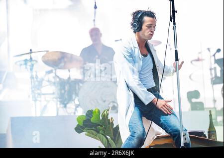 Manchester, Großbritannien. 11. Juni 2023 Matty Healy, Adam Hann, Ross MacDonald und George Daniel von der Band der 1975. Headline-Tag 2 des Parklife Festivals 2023, Kredit: Gary Mather/Alamy Live News Stockfoto